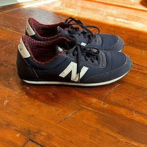 New balance 410 Sneakers Navy Blue Size 8.5 Women’s Great Condition